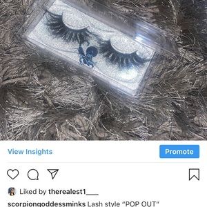 Lash style “pop out”